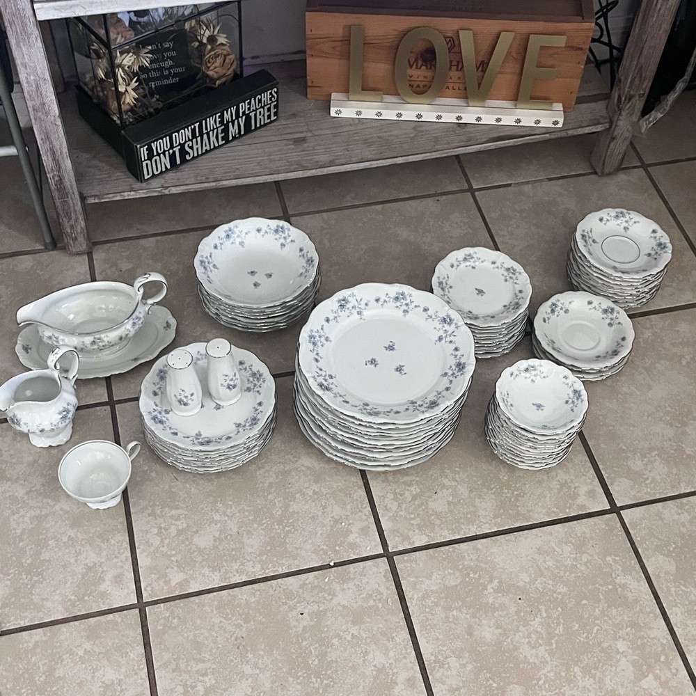 Elegant Floral Dinnerware Set